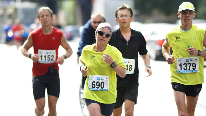 Ilustrasi kacamata lari