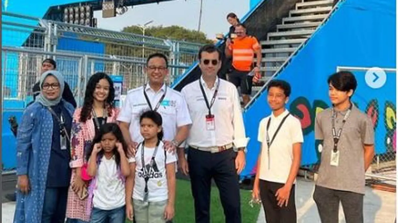 Sambut Formula E Jakarta, Anies Baswedan Boyong Keluarga ke Sirkuit