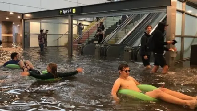 stasiun swedia berubah jadi kolam renang (Facebook Sarah Thoren)