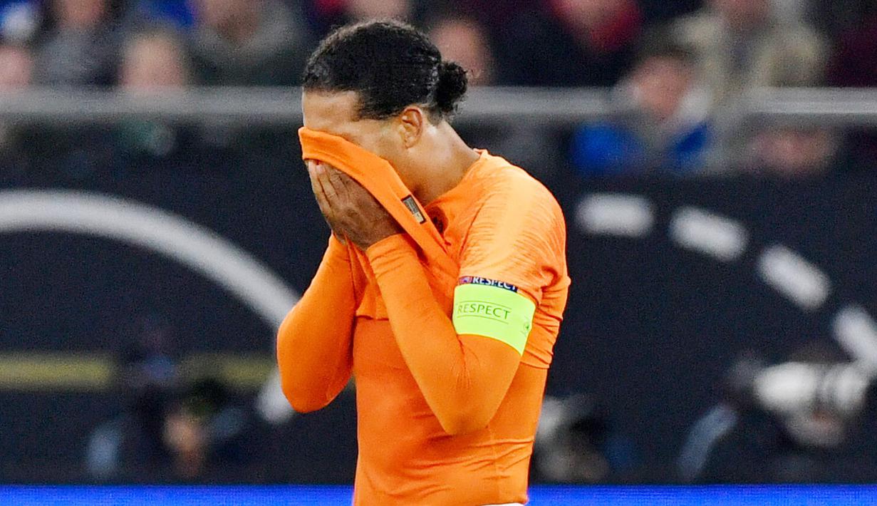 Virgil van Dijk - Bek tangguh Liverpool ini juga absen memperkuat Timnas Belanda. Pemain andalan Klopp itu terpaksa tak dipanggil Timnas lantaran cedera ligamen lutut yang tak kunjung pulih. (AFP/John Macdougal)