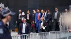 Presiden Joko Widodo (Jokowi) berjalan kaki menuju dermaga Darling Harbour untuk santap siang di Admiralty House Sydney, Minggu (18/3). Jokowi berangkat seusai menghadiri sesi pleno ASEAN-Australia Special Summit 2018 (Liputan6.com/Pool/Biro Pers Setpres)