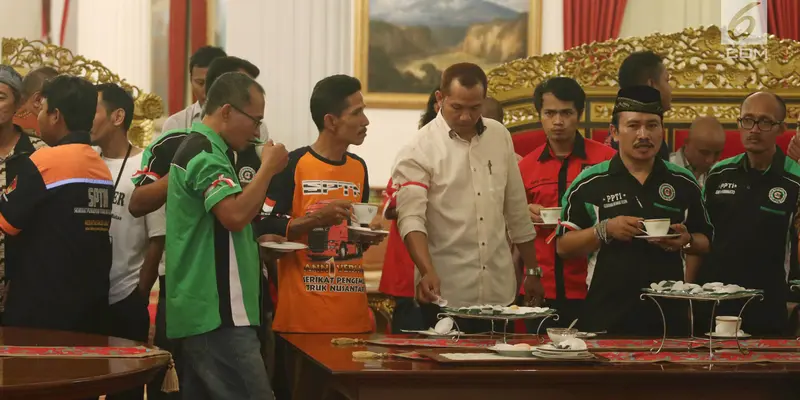 Jokowi Terima Sopir Truk se-Indonesia di Istana Negara