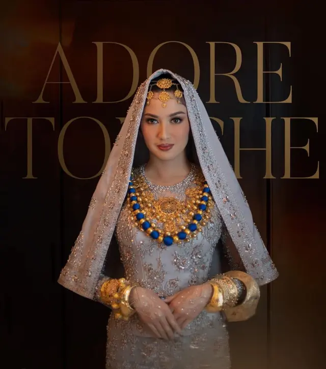 7 Momen pernikahan Ochi Rosdiana dan Luthfi Arif, mewah dengan nuansa adat Minang