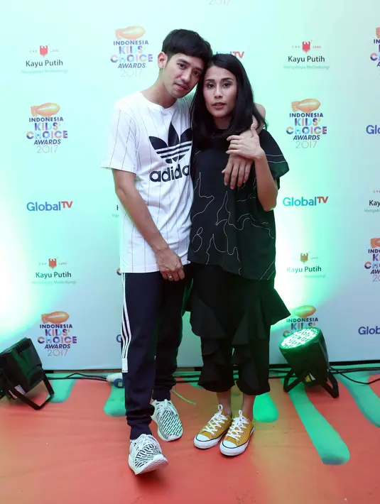 "Iya dong, soalnya sudah ada yang ngurus. Alhamdulillah saya tambah bahagia dengan kehadiran istri saya," ucap Tarra Budiman, di kawasan TMII Jakarta Timur, Rabu (17/5/2017). (Nurwahyunan/Bintang.com)