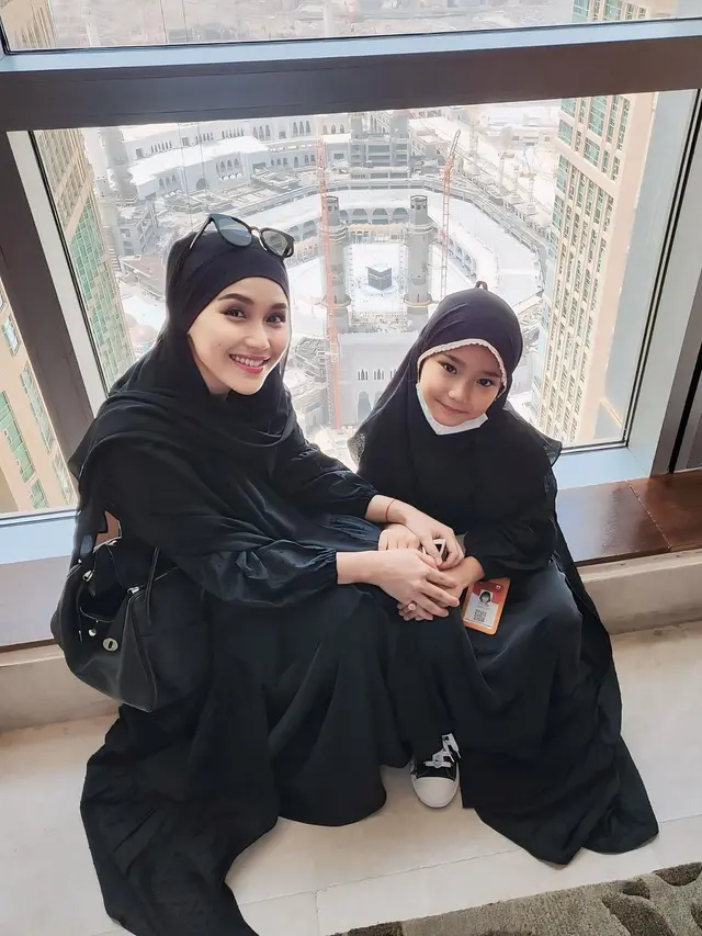 6 Potret Bilqis Anak Ayu Ting Ting saat Berhijab, Beranjak Remaja Makin Menawan