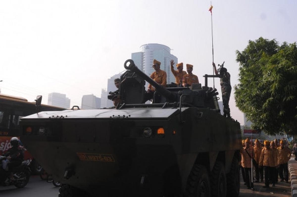 Semarak pawai Hari Veteran, bekas pejuang bawa bambu runcing