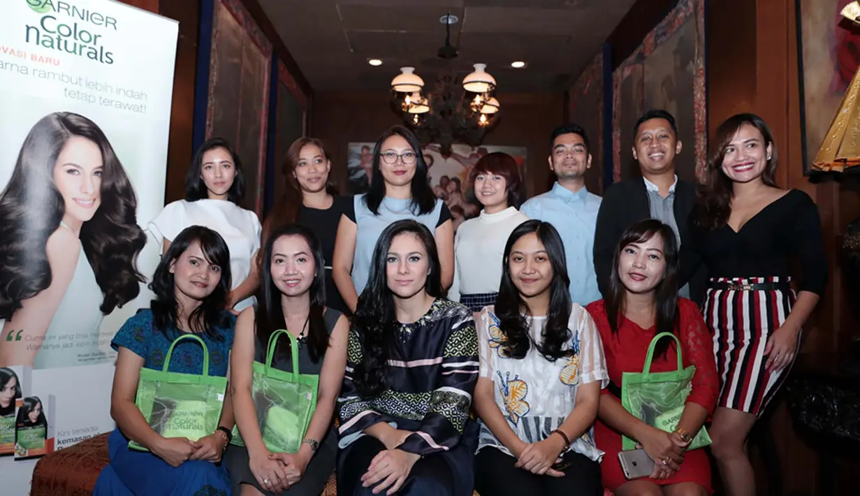 Sikab berbeda dengan dua anaknya, Shaloom dan Alric. Menurut Wulan Guritno, Shaloom beberapa kali harus diingatkan, bahkan, saat ditelpon juga tidak langsung dijawab. Sedangkan Alric saat ketemu selalu menunjukkan sikab manjanya.(Deki Prayoga/Bintang.com)