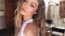 Melihat komentar tersebut, Gigi Hadid pun langsung memberikan argumentasinya dikolom komentar. (instagram/gigihadid)