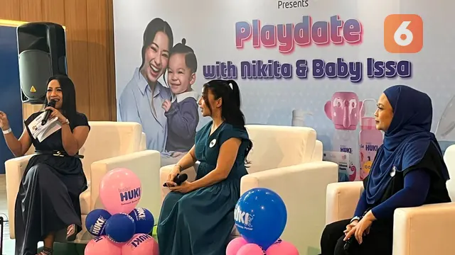 Nikita Willy bersama ibu-ibu peserta acara "Playdate with Nikita and Issa" di sebuah playground di Jakarta Selatan. (Dok: Liputan6.com/dyah)
