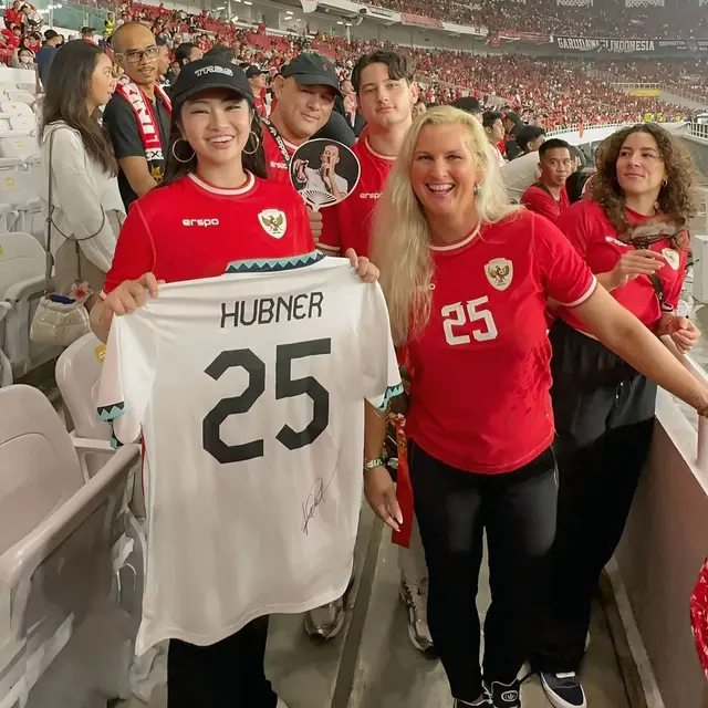 6 Potret Fitri Carlina Bareng Keluarga Nathan Tjoe-A-On dan Justin Hubner