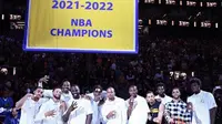 Pembagian cincin gelar juara NBA 2021/2022. (Dok. Warriors)