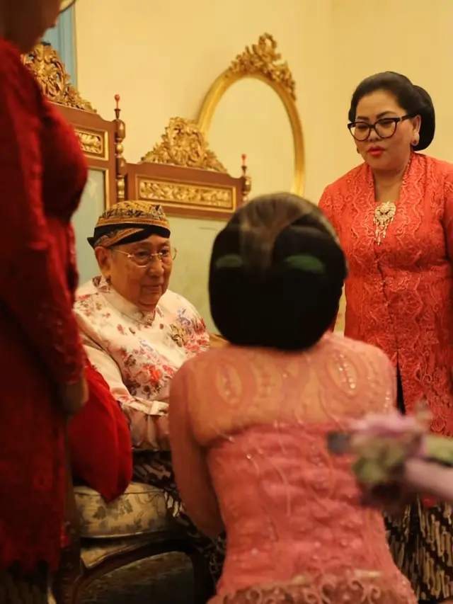 Celine Evangelista Gelar Keraton