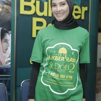 Bagi Maudy, membutuhkan proses untuk mengenakan hijab. Dirinya kerap mengenakan hijab saat Ramadan dan puasa. (Kapanlagi.com/Muhammad Akrom Sukarya)