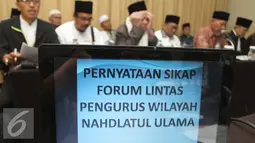 Para ulama pengurus PWNU yang mewakili 29 PCNU se-Indonesia memberikan keterangan pers di Jakarta, Jumat (14/8/2015). PWNU menyatakan tidak mengakui kepengurusan PBNU hasil Muktamar ke 33 dan akan mengambil langkah hukum. (Liputan6.com/Herman Zakharia)