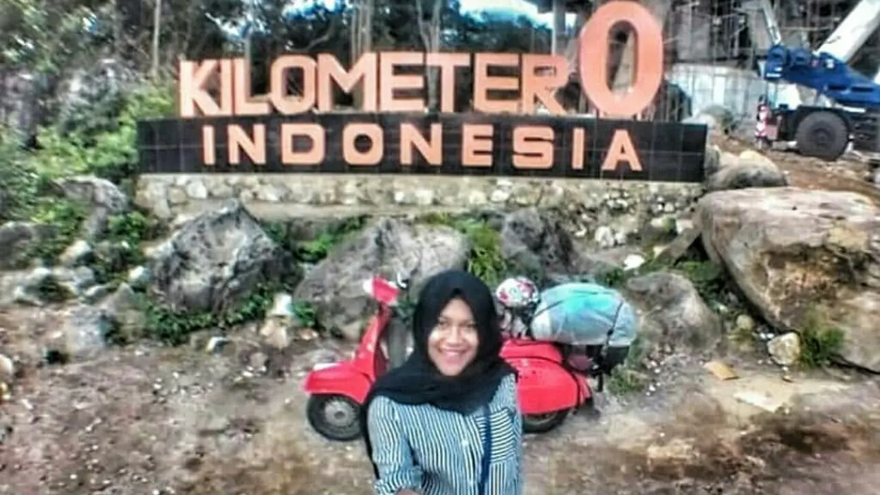 Trigel, Wanita Penjelajah Aceh sampai Papua dengan Vespa
