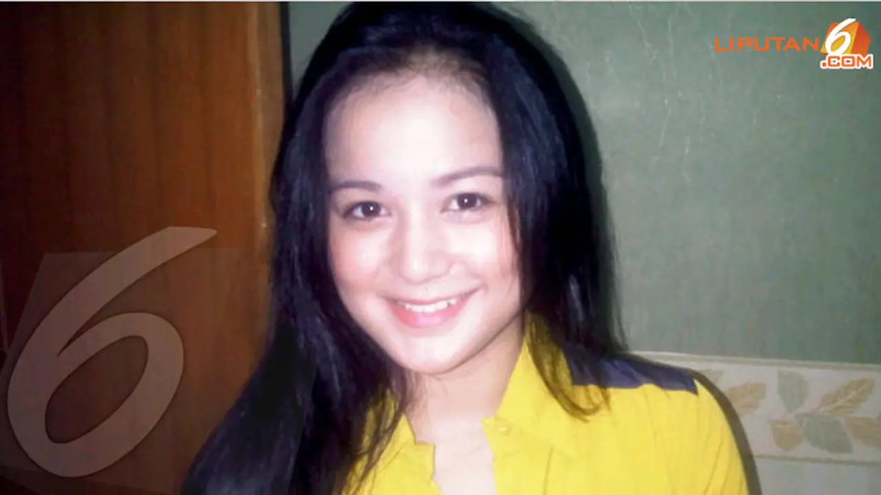 juwita-bahar-kuning-130527b.jpg