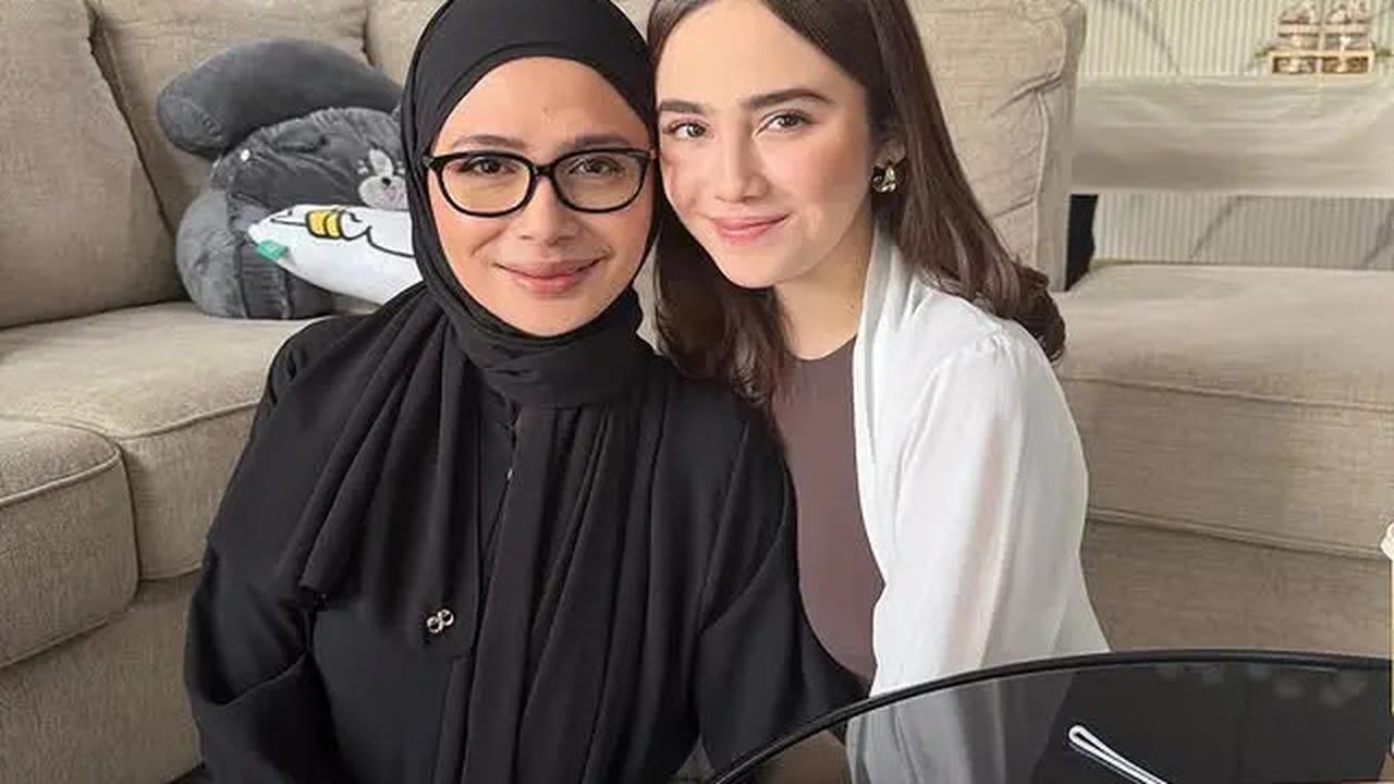 7 Foto Kedekatan Syifa Hadju dan Ibunda, Mimpi Setiap Anak Perempuan