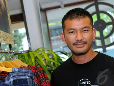  Rio Dewanto punya kesibukan baru, sekarang ia adalah salah satu pemilik clothing line bertajuk Hunted (Liputan6.com/Faisal R Syam).