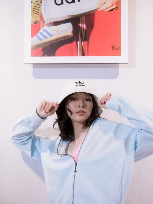 Tambahkan bucket hat dari brand yang sama dan kamu siap pergi. Foto: Document/FIMELA.