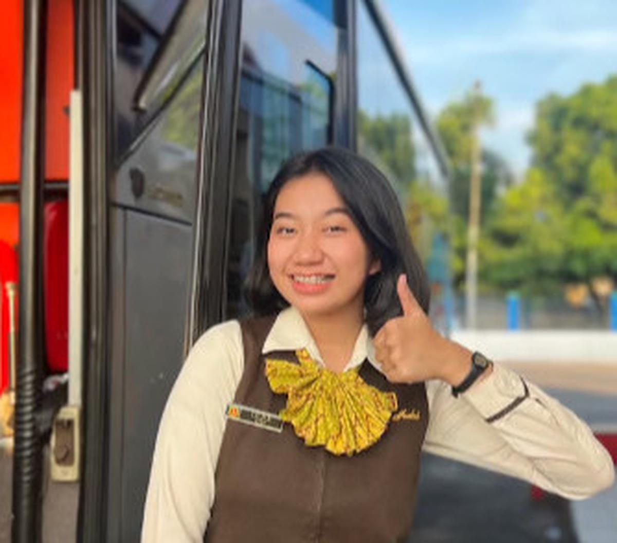"Kalau untuk libur Natal ini, itu kalau dirata-ratakan 50 persen lah naiknya itu kita lihat dari tambahan armada yang kita siapkan di hari-hari besar begini," kata Wahyudi.