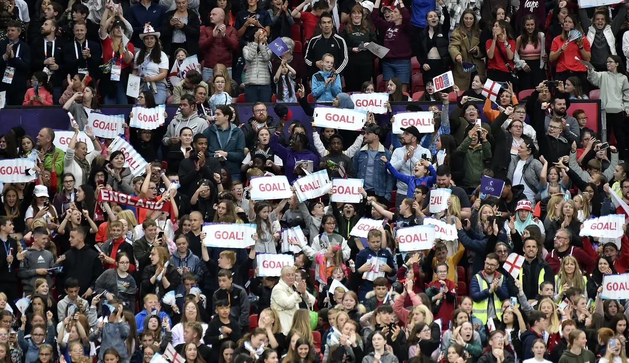 Bukan tidak mungkin, rekor jumlah penonton di Old Trafford masih dapat dipecahkan hingga berakhirnya turnamen yang laga finalnya akan digelar di Wembley pada 31 Juli 2022, apalagi jika Inggris berhasil lolos hingga partai pamungkas. (AP/Rui Vieira)