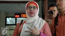 Retno Listyarti memberikan keterangan pers usai putusan sidang, Jakarta, Kamis (7/1/2016). Majelis hakim PTUN Jakarta Timur mengabulkan gugatan Retno terkait SK Kadisdik DKI mengenai pencopotannya sebagai Kepsek SMAN 3. (Liputan6.com/Yoppy Renato)