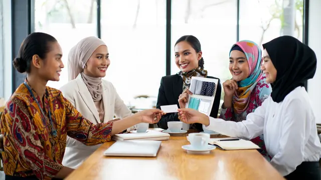 Kegiatan Arisan Produktif Selain Kumpul dan Makan (Foto: Reve.com)