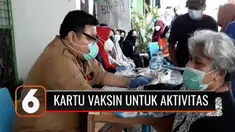 Menjadi syarat untuk melangsungkan berbagai kegiatan, termasuk untuk pergi ke pasar, surat keterangan sudah vaksin Covid-19 kini banyak diminati warga. Sejurus dengan hal itu, puskesmas dan posko vaksinasi pun ramai dengan warga yang ingin divaksin.
