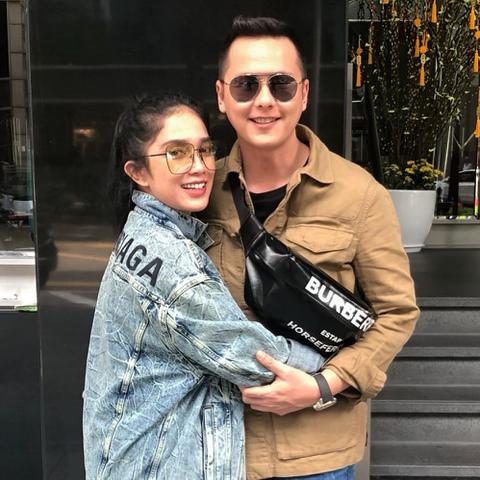 Yosh ruslar ishtirokidagi haqiqiy hayotdagi erotik video