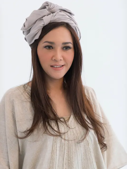 Di luar dugaan Maia Estianty busana rancangannya banyak disuka masyarakat. (Wardrobe by Kayara. Desmond Manulang/Bintang.com)