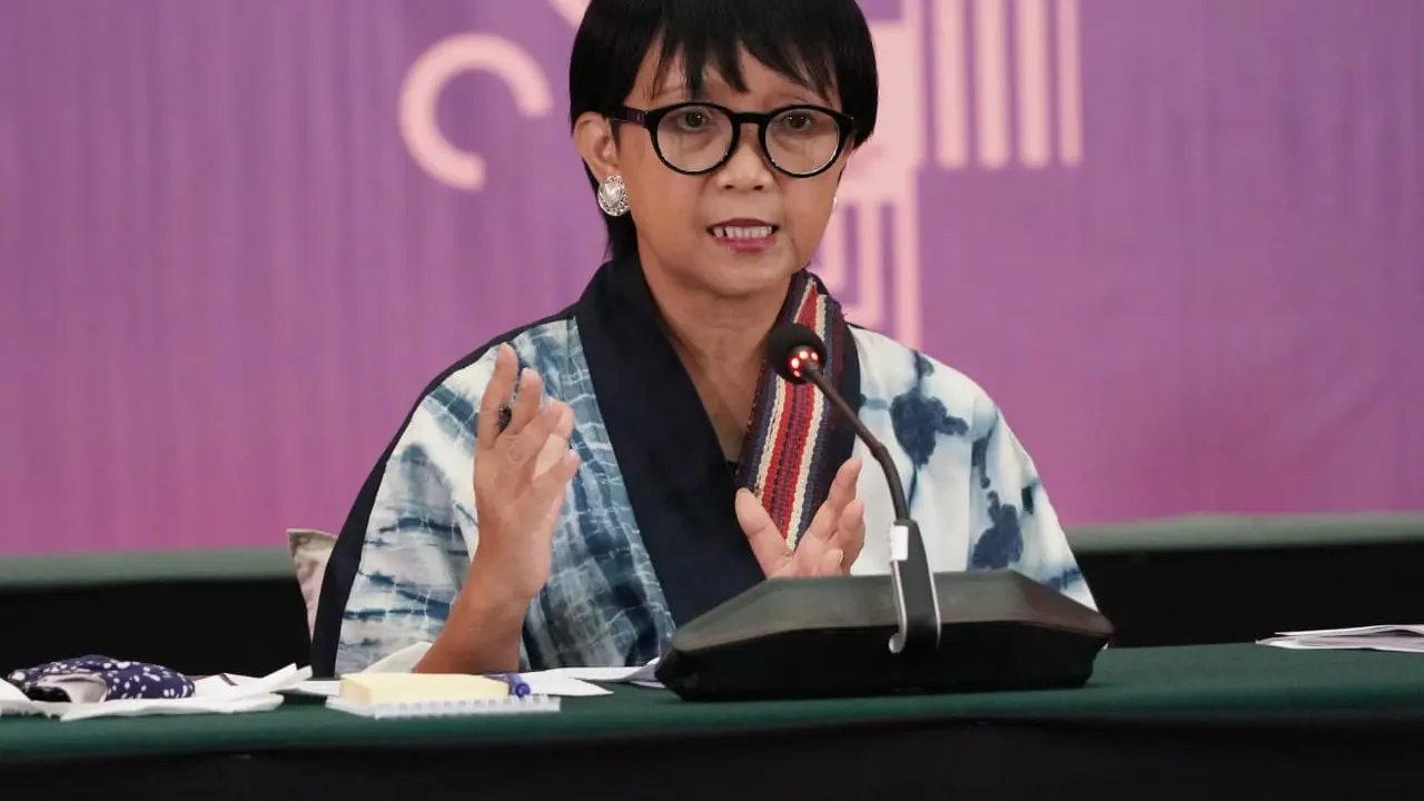Menteri Luar Negeri RI Retno Marsudi saat berbicara dalam press briefing virtual yang digelar oleh Kementerian Luar Negeri RI, Jumat (7/8/2020). (Photo credit: Kementerian Luar Negeri RI)