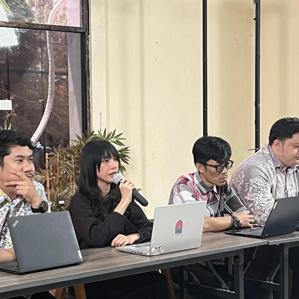 Kepala Divisi Pemantauan Impunitas KontraS, Jane Rosalina, dalam konferensi pers di kantor Yayasan Lembaga Bantuan Hukum Indonesia (YLBHI), Jakarta, Senin (16/3/2026).