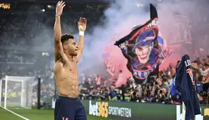 Pemain muda PSG, Desire Doue, melakukan selebrasi setelah mencetak gol ke gawang Inter Milan pada final Liga Champions 2024/2025 di Stadion Allianz Arena, Munich, Minggu (1/6/2025) dini hari WIB. (Sven Hoppe/dpa via AP)