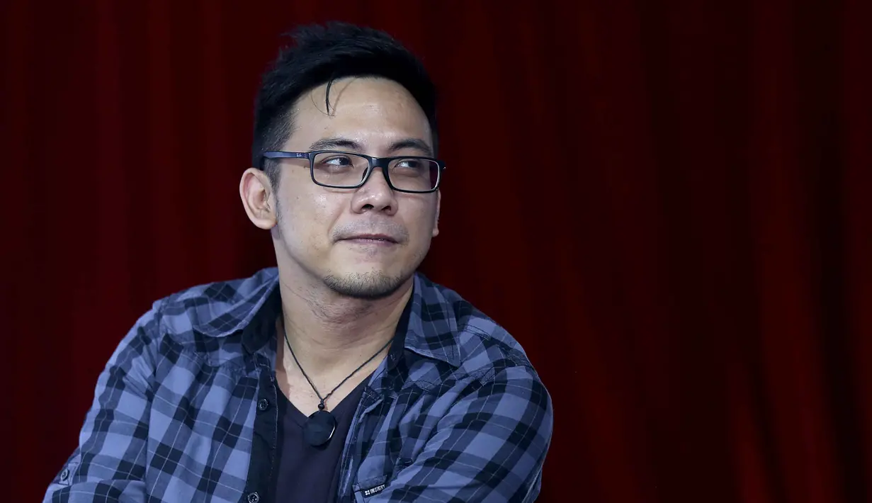 David mengaku kalau sakitnya itu pada bagian pencernaannya. Ia menceritakan tentang kesibukannya yang padat. Sibuk manggung dan di studio yang menjadi penyebab sakitnya. (Nurwahyunan/Bintang.com)