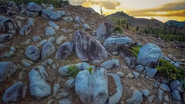 Taman batu, spot swafoto unik di Gorontalo yang viral. (Liputan6.com/Gorontalo)