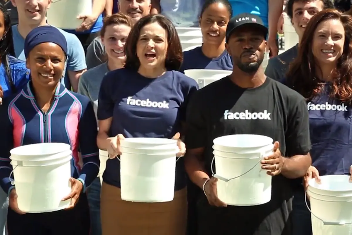 Facebookers Tertular `Demam` Ice Bucket Challenge