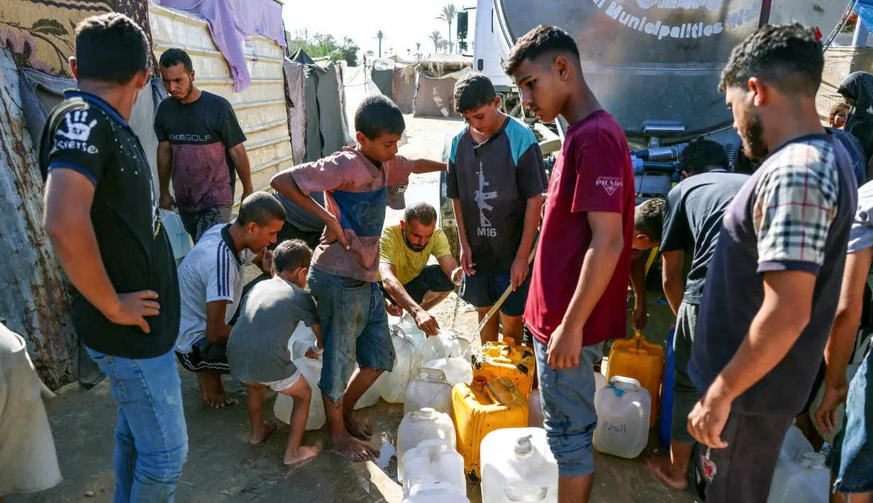 Perintah evakuasi yang dikeluarkan Israel pada Minggu (25/8/2024) lalu menciptakan tragedi baru dan memperparah penderitaan warga di Deir al-Balah. (Bashar TALEB/AFP)