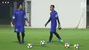 M Ridho (kiri) dan Teja Pakualam saat latihan bersama Timnas Indonesia U-23 di Lapangan B Kompleks GBK, Jakarta, Rabu (30/5). Timnas Indonesia U-23 akan melakoni uji coba melawan Thailand U-23, 31 Mei dan 3 Juni. (Liputan6.com/Helmi Fithriansyah)