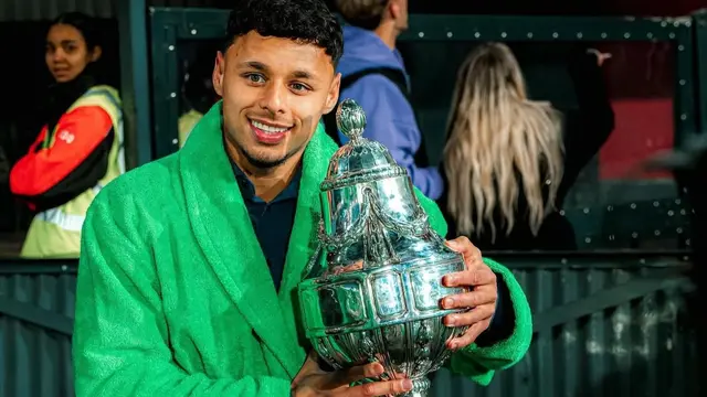 Dean James - Go Ahead Eagles