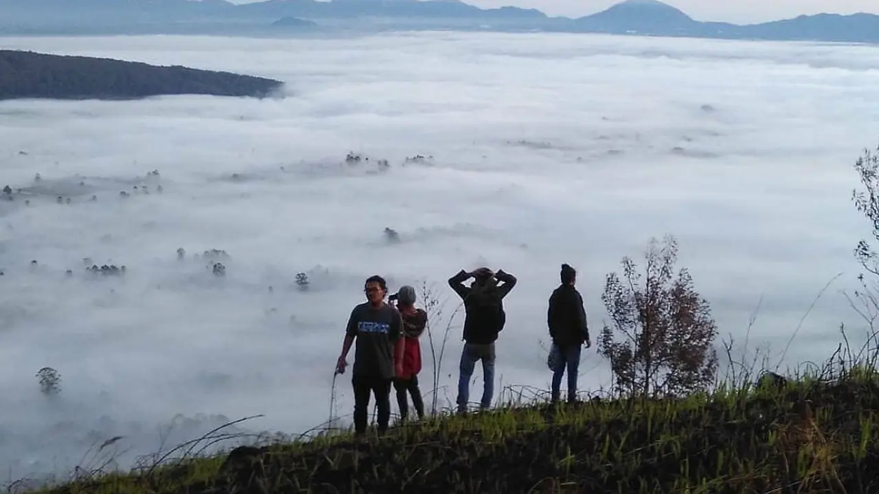Lautan awan di Gunung Sipiso-piso
