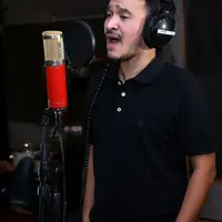Ruben Onsu Recording Lagu Kaulah 'Buah Hatiku' (Foto: Wimbarsana/Bintang.com)