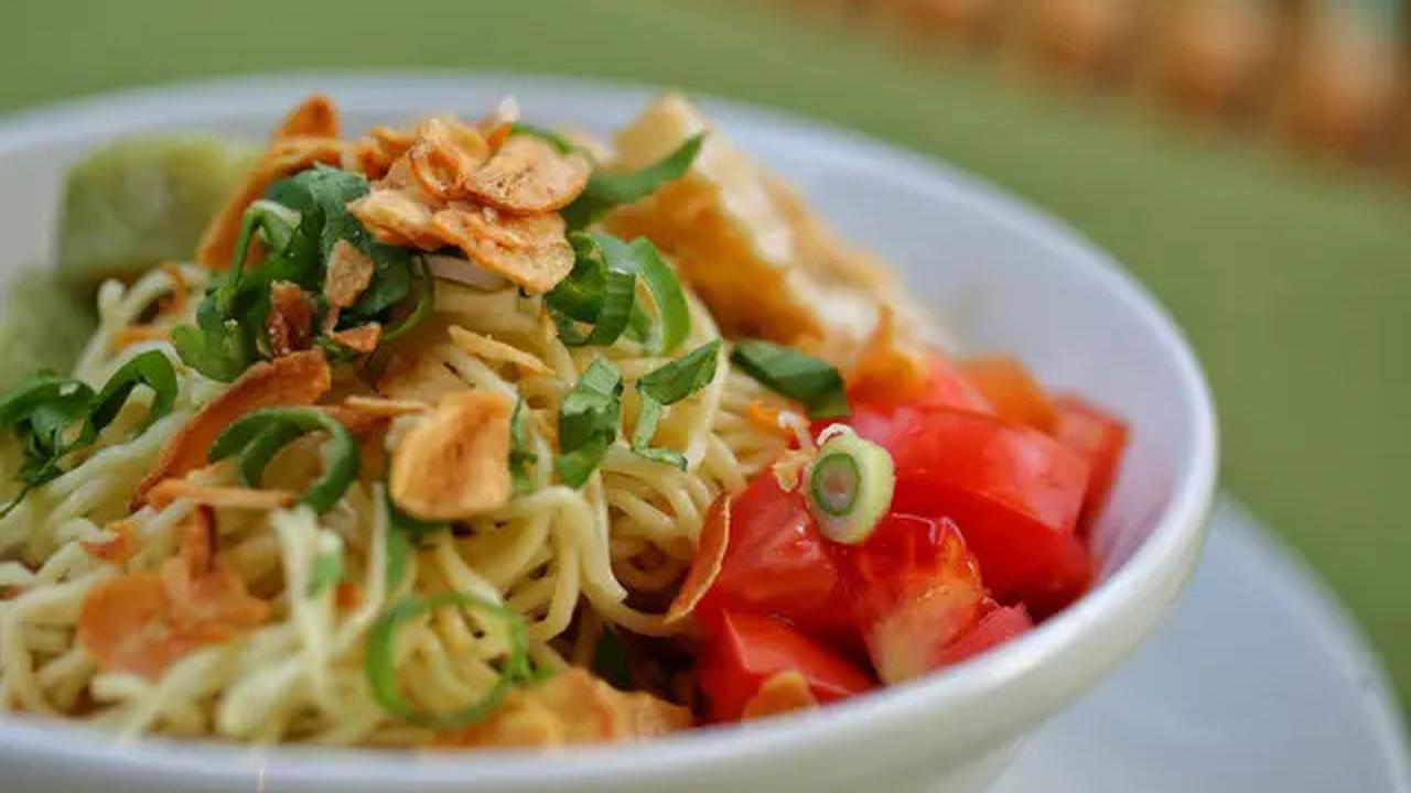 Cara Tepat Rebus Mie Telur Agar Tidak Menggumpal dan Lengket