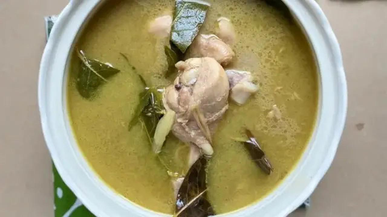 Rasakan Kelezatan Opor Ayam Daun Kari di Momen Spesial Lebaran
