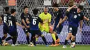 Kiper Jepang #01 Leobrian Kokubo berselebrasi setelah Mali gagal mengeksekusi penalty pada matchday 2 Grup D sepak bola Olimpiade Paris 2024 di stadion Matmut Aliantique, Minggu (28/7/2024). (Christophe ARCHAMBAULT / AFP)