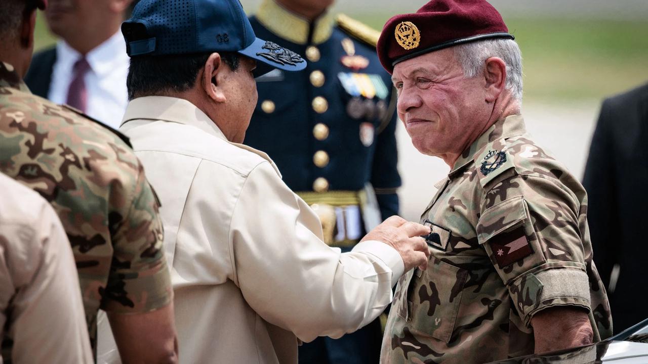 FOTO: Presiden Prabowo Antar Kepulangan Raja Abdullah II di Lanud Halim Perdanakusuma