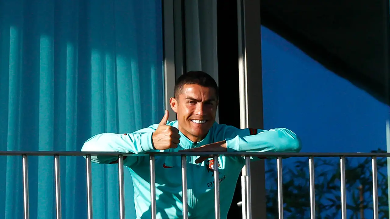 Cristiano Ronaldo terjangkit COVID-19