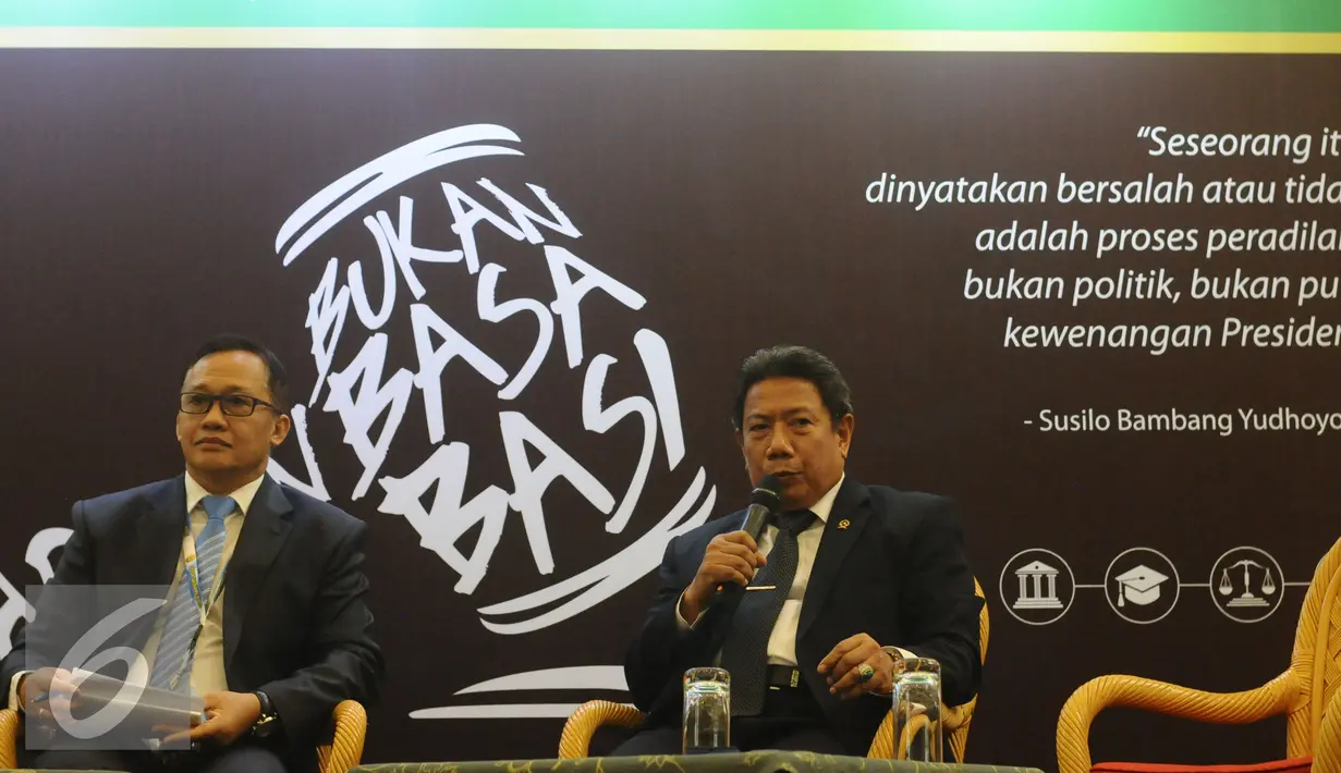 Juru bicara Mahkamah Agung, Suhadi memberikan keterangan saat Pameran Kampung Hukum di JCC, Jakarta, Selasa (1/3/2016). Lewat Pameran Kampung Hukum, Mahkamah Agung bersama instansi lainnya mensosialisasikan kebijakan. (Liputan6.com/Helmi Fithriansyah)
