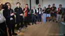 Suasana doa bersama Tim Indonesia jelang Olimpiade Paris 2024 di Rumah Garuda kawasan Saint Ouen, Paris, Prancis, Selasa (23/7/2024) yang dihadiri Ketua Umum NOC Indonesia Raja Sapta Oktohari (tengah) didampingi Duta Besar Republik Indonesia untuk Prancis Mohamad Oemar dan Chef de Mission (CdM) Olimpiade Indonesia Anindya Bakrie beserta perwakilan atlet. (Dok. NOC Indonesia)