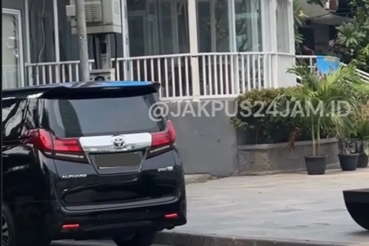 Sopir Alpard Cekcok dengan Satpam di Bundaran HI