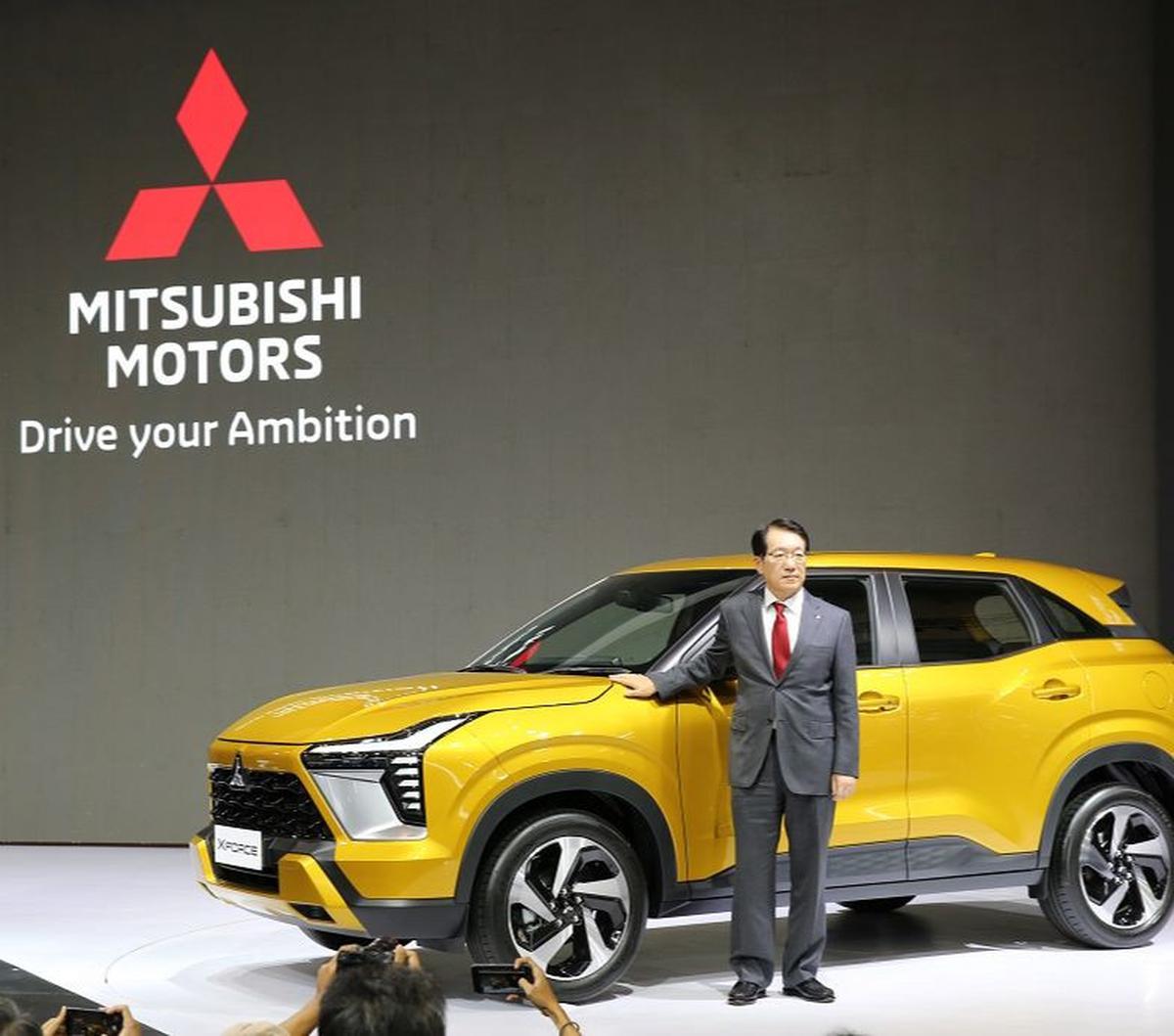 Kato-san mengatakan setelah debut global di GIIAS 2023, Mitsubishi XForce teknologi hybrid (HEV) akan diperkenalkan.  
Di Indonesia, XForce dipasarkan 2 varian, masing-masing Rp 379 juta dan Rp 412 juta.